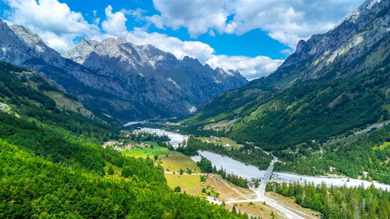 Albanisches ABC: Alpen, Baden, Canyons ©unai /adobestock